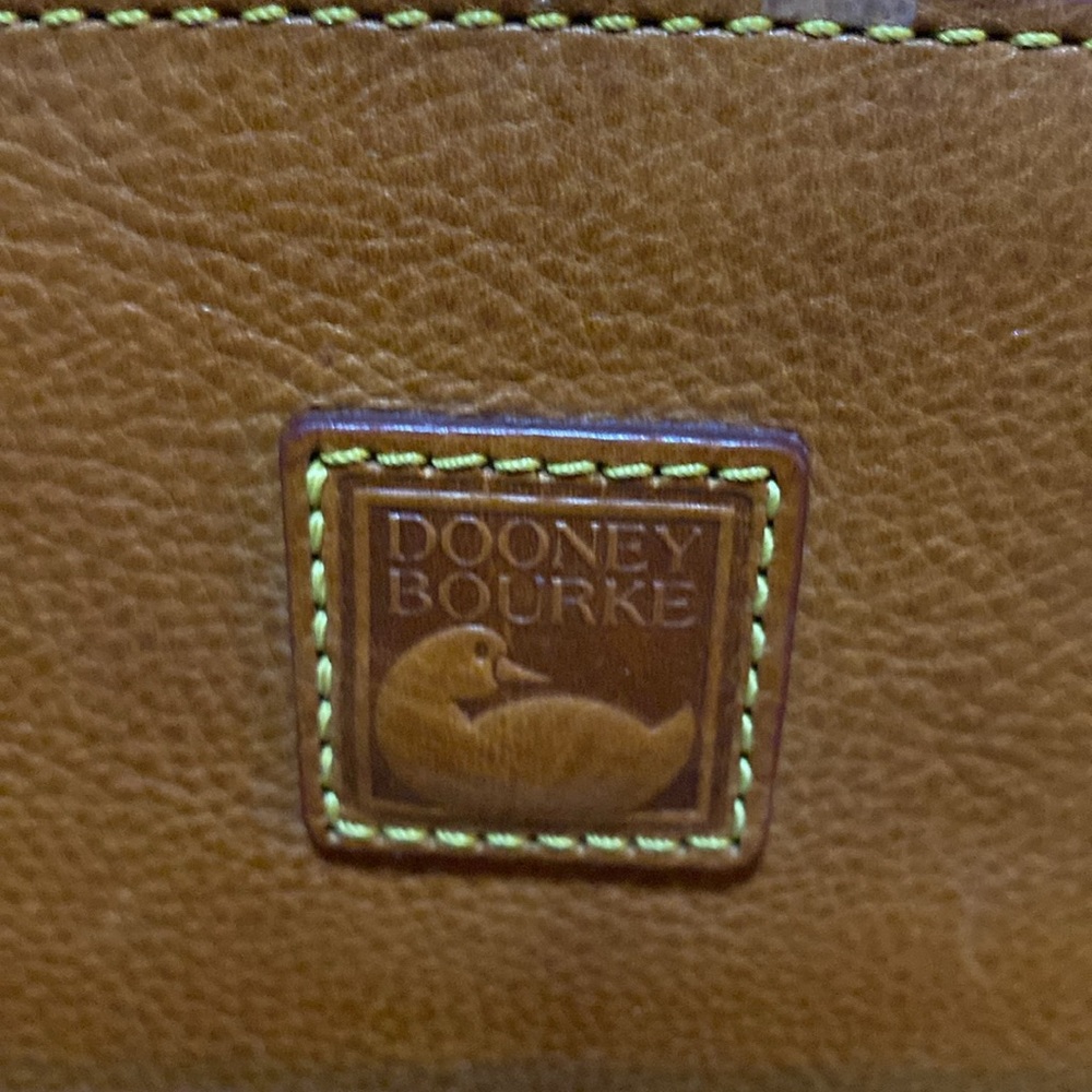Dooney and Bourke handbag - Picture 2 of 7